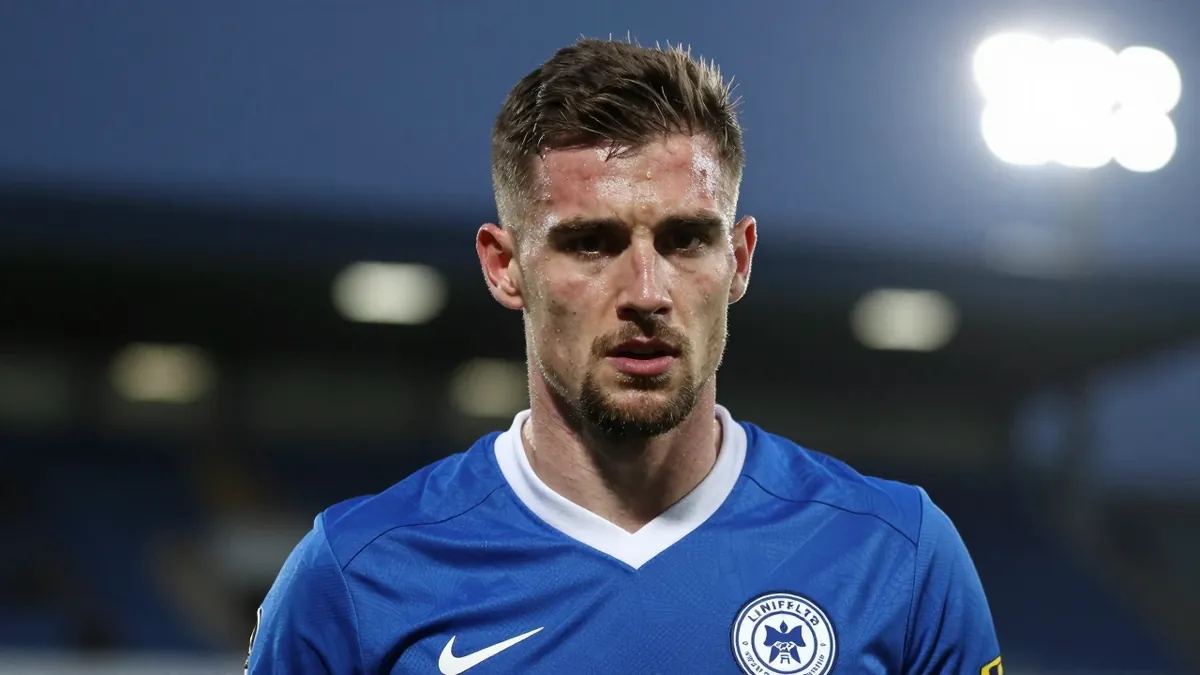 Linfield FC's David Healy receives 'disgraceful' abuse, Roy McGivern shows support